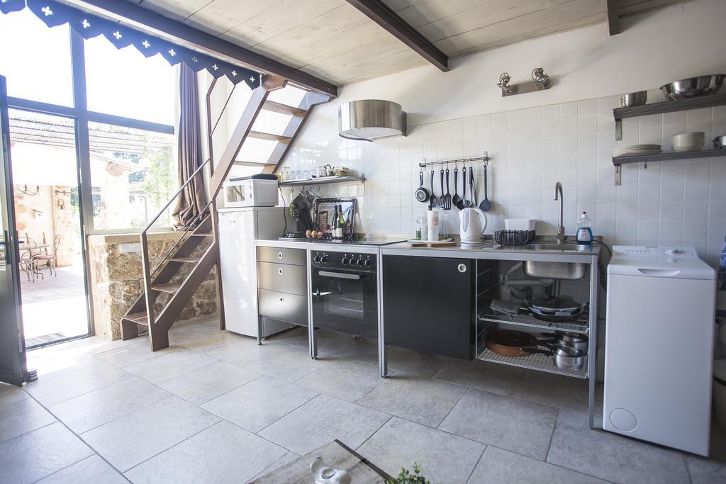 Appartement Dans Mas Provencal Grans エクステリア 写真