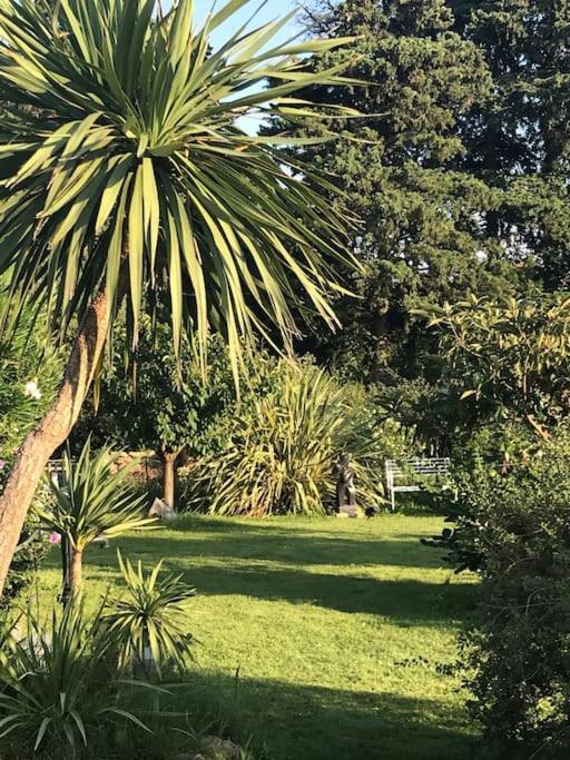 Appartement Dans Mas Provencal Grans エクステリア 写真